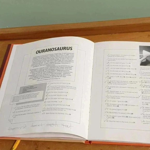 Paper Dinosaurs: 20 model monsters  to cut and fold - Picture 7 of 7